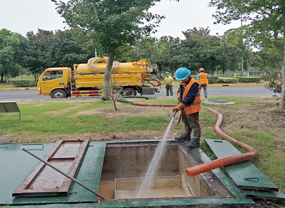 沉湖管委会化油池清理