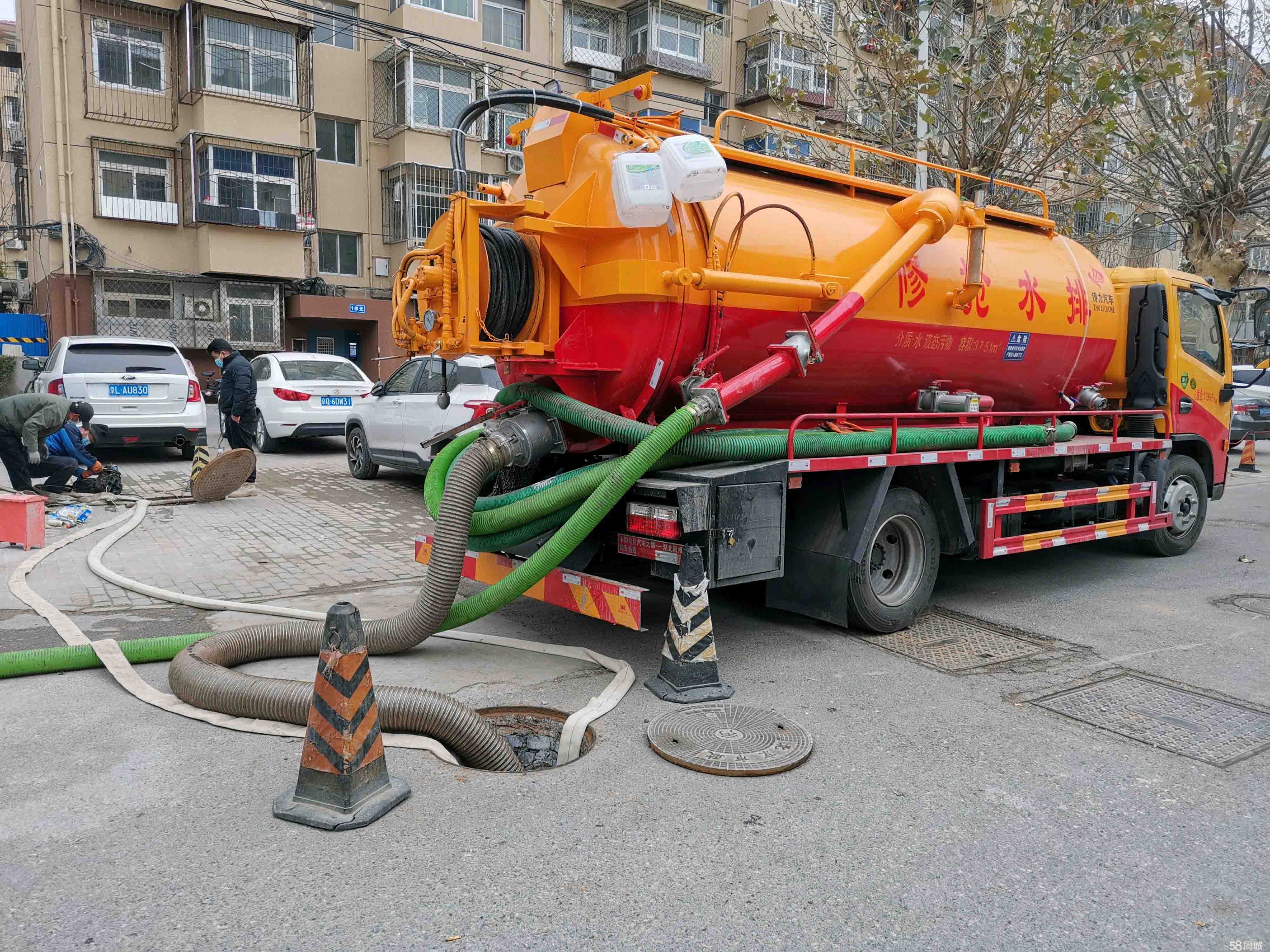 沉湖管委会抽粪吸污