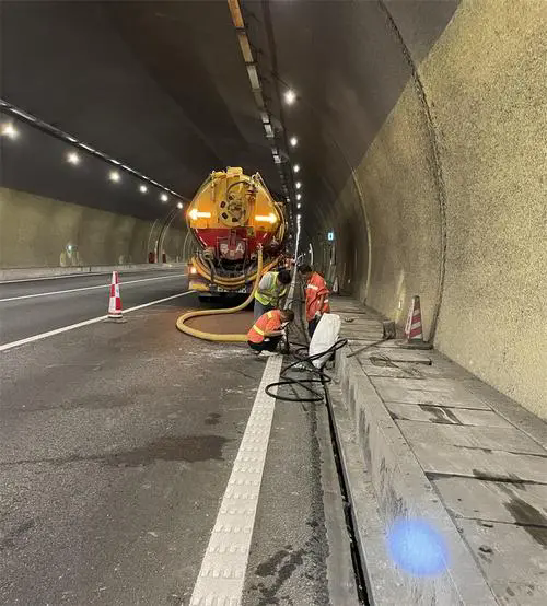 沉湖管委会隧道排水渠清淤