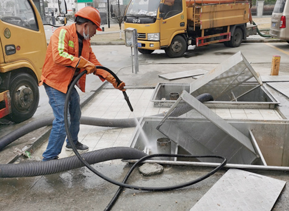 沉湖管委会隔油池清理